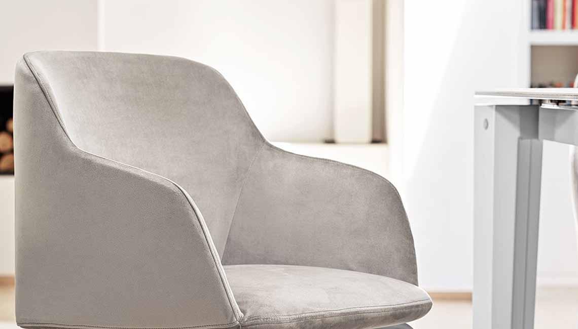 Swivelling armchair旋转扶手椅