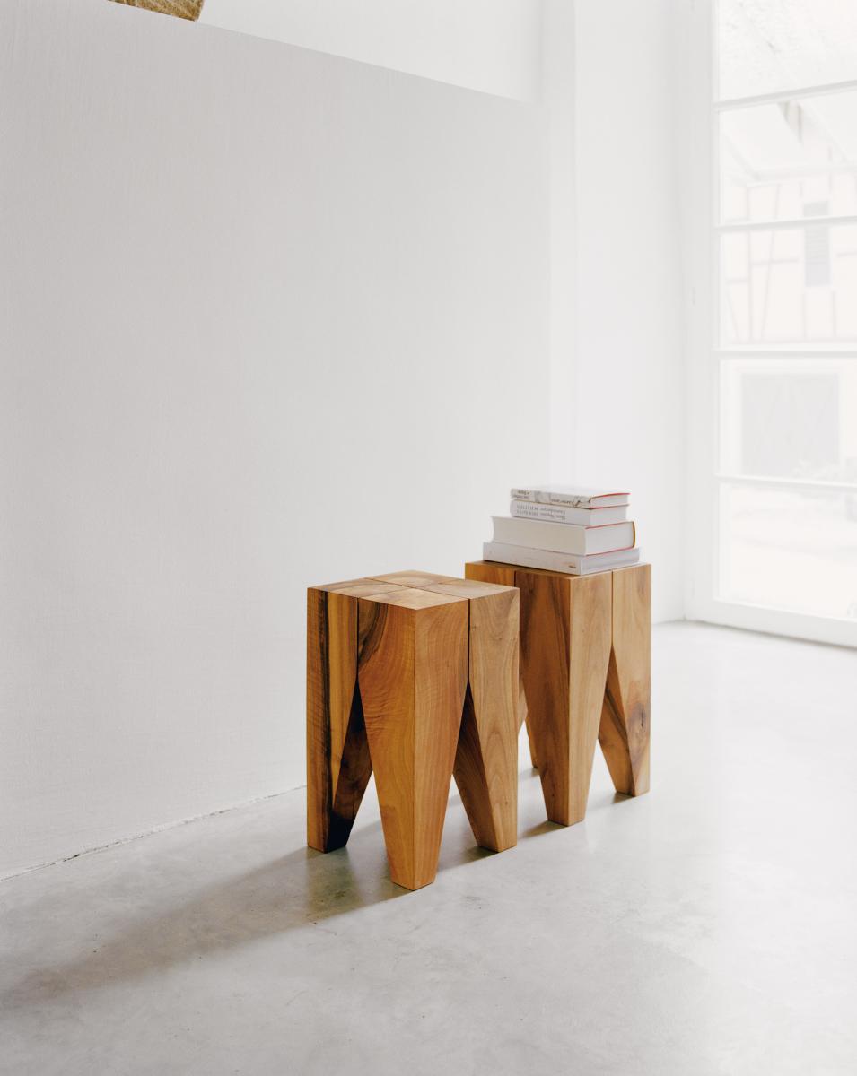 BACKENZAHN™ SIDE TABLE 边几